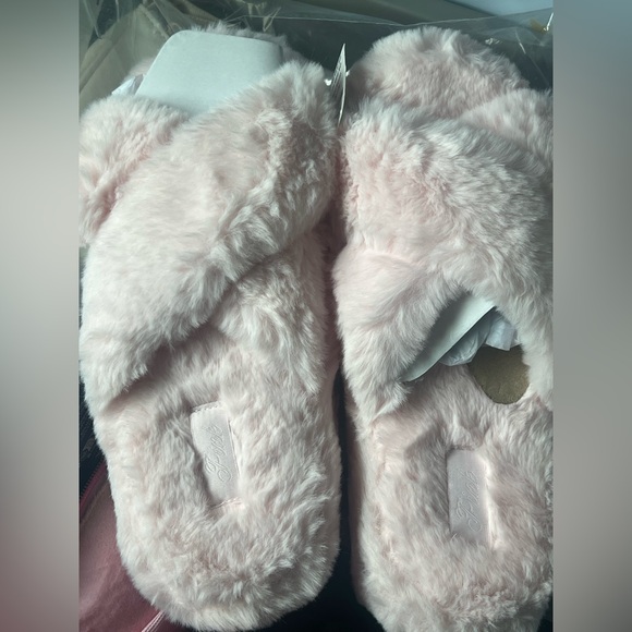 PINK Victoria's Secret Soft Pink Slippers - Picture 1 of 5